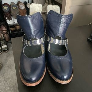 **SOLD** Freebird by Steven - Blade - Sz9